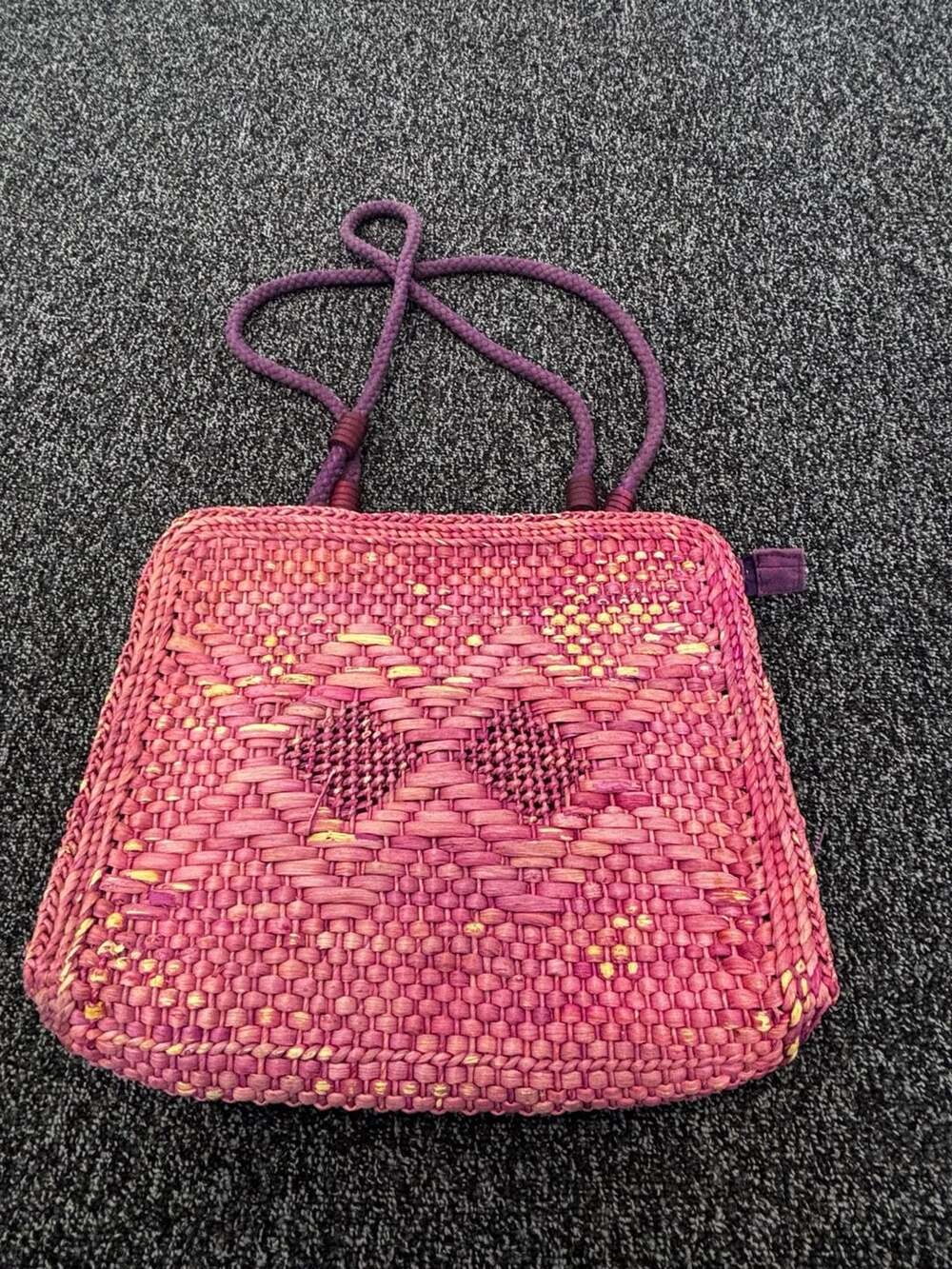 Vtg 1990s Pink Woven Straw Handbag with Rope Handles and Geometric Pattern - Picture 2 of 5